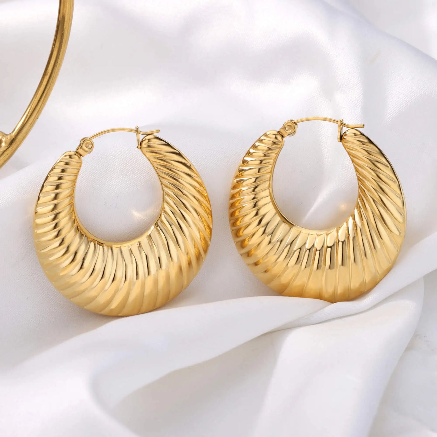 Spiral Hoops earrings lavixi shop trends 2024 2025  